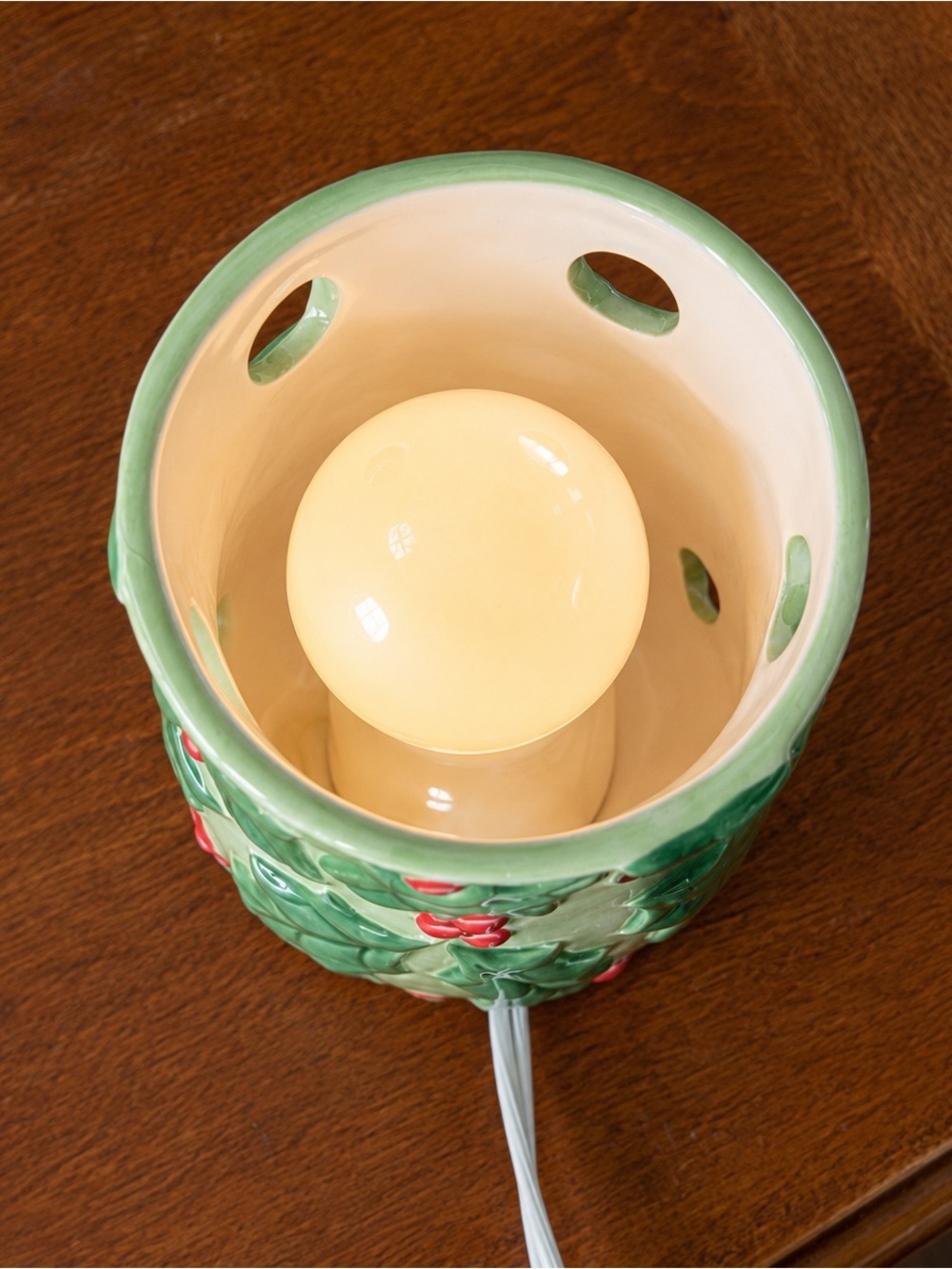Holly Berry Electric Wax Warmer Summer Pot Ceramic Christmas Waxcessories 2006 - Picture 3 of 7